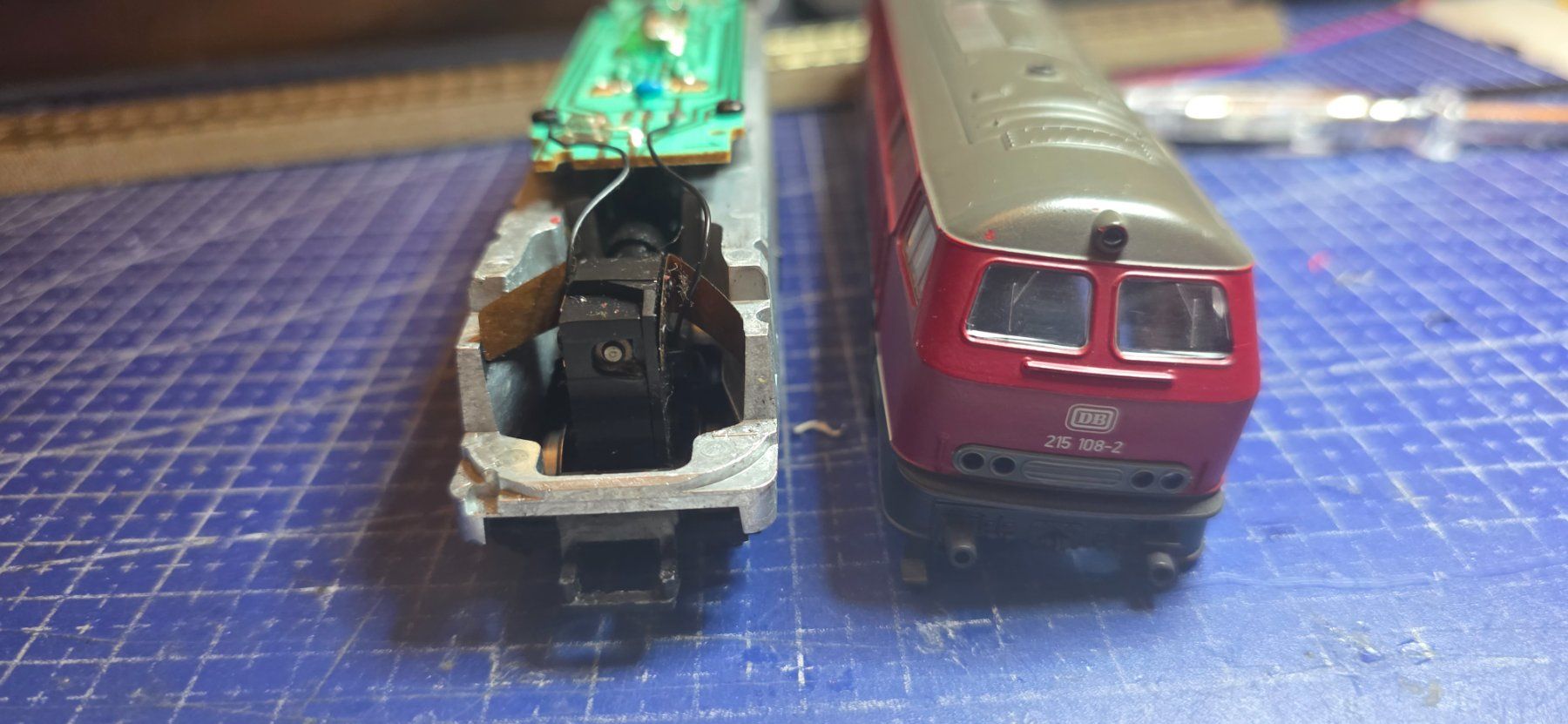 Roco Modellini di ferrovie: HO DB BR215 108-2 DC analog mit digital schnittstelle – Usato da Hochfelden venduto da Danizh0 5