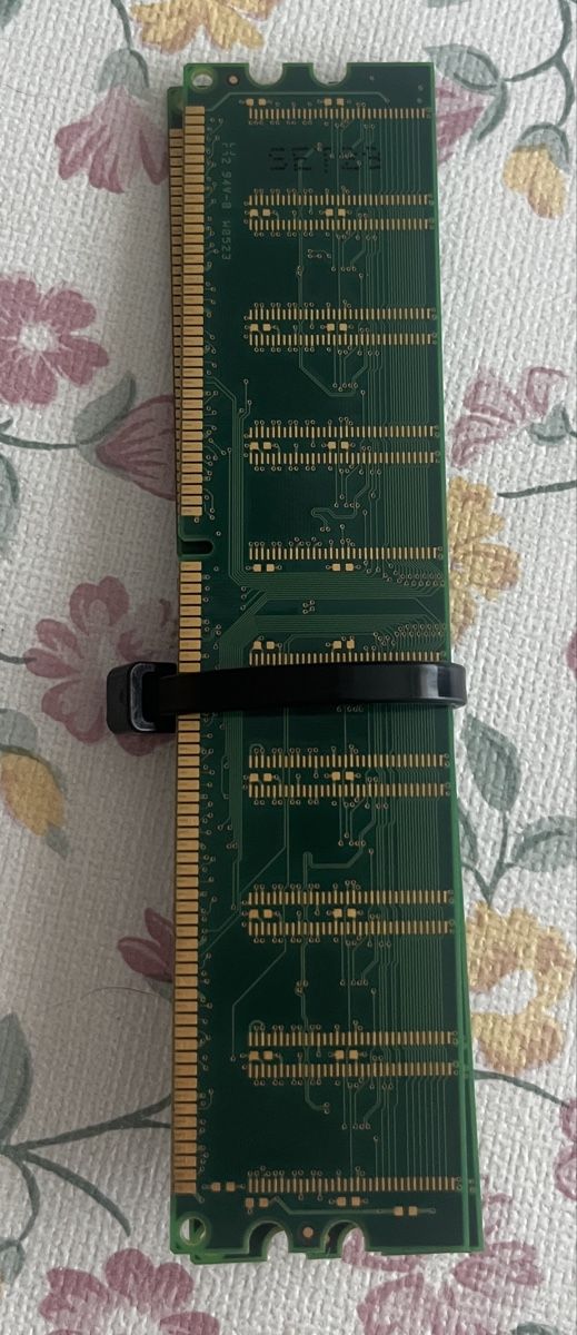 Mémoires / RAM: RAM DDR 400 2 x 512 Mo – D'occasion à Corpataux par leajsl