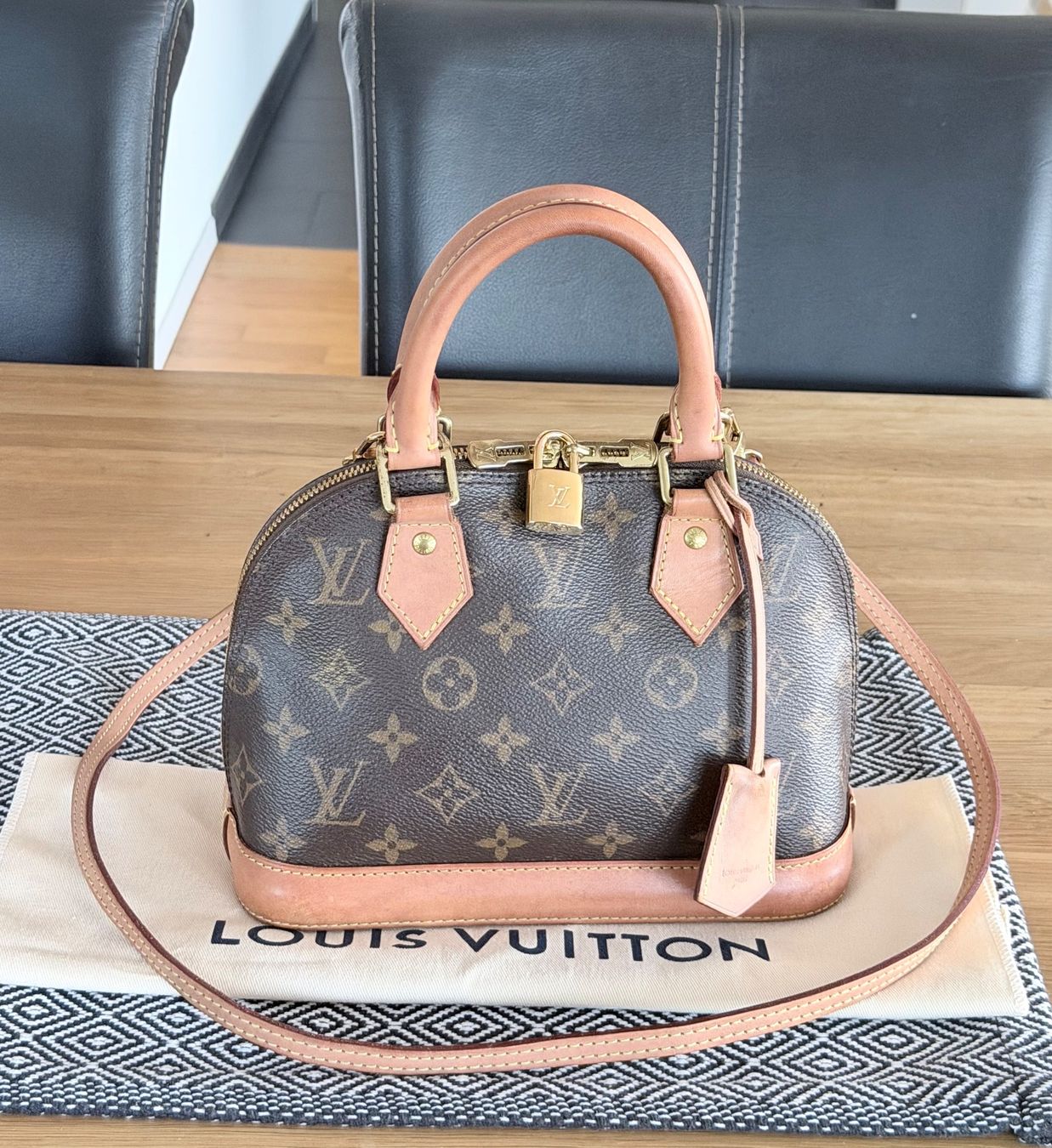 Louis Vuitton Taschen für Damen: Louis Vuitton Alma BB – Gebraucht aus Reinach AG von RobbisB