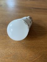 LED Lampe E27 8.1W 400lm weiss neuwertiger Zustand