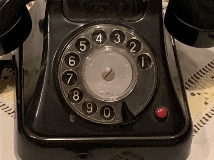 Vintage Telefon mit Wählscheibe in schwarz 2