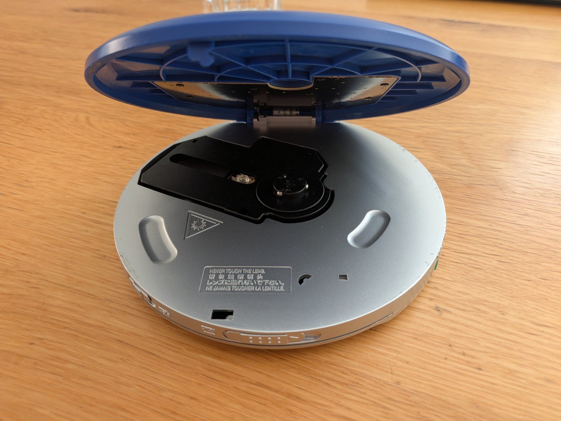 Microspot Lettore multimediale portatile: Microspot CD Player CD100MP3 Discman – Usato da Frauenfeld venduto da Marzia.M 2