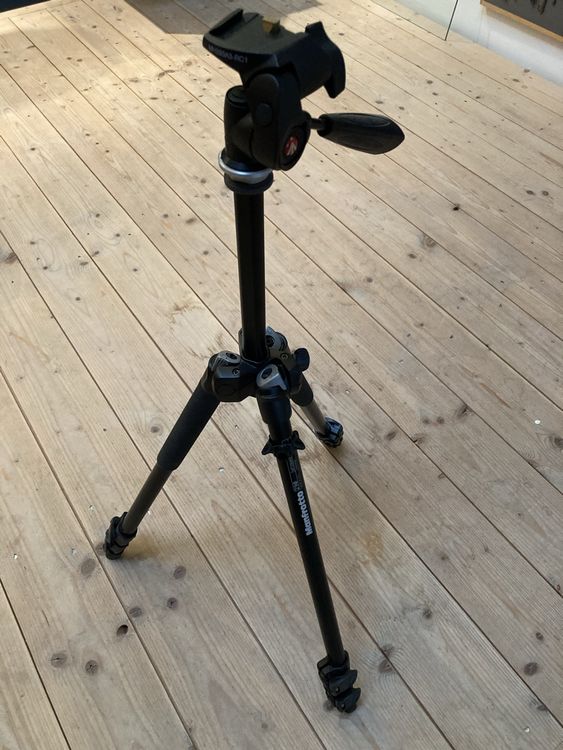 Manfrotto Treppiedi & Teste: Manfrotto Stativ – Nuovo (secondo la descrizione) da Läufelfingen venduto da b-form 2