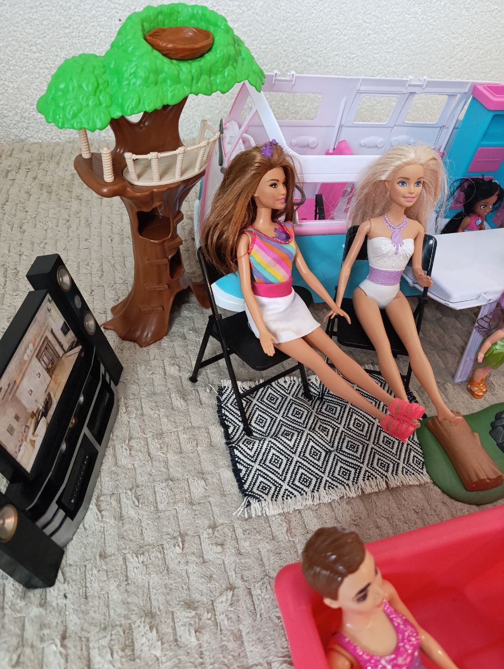 Poupées: Barbies mit Camping Auto & Ferien-Set – D'occasion à Zürich par carmainez 4