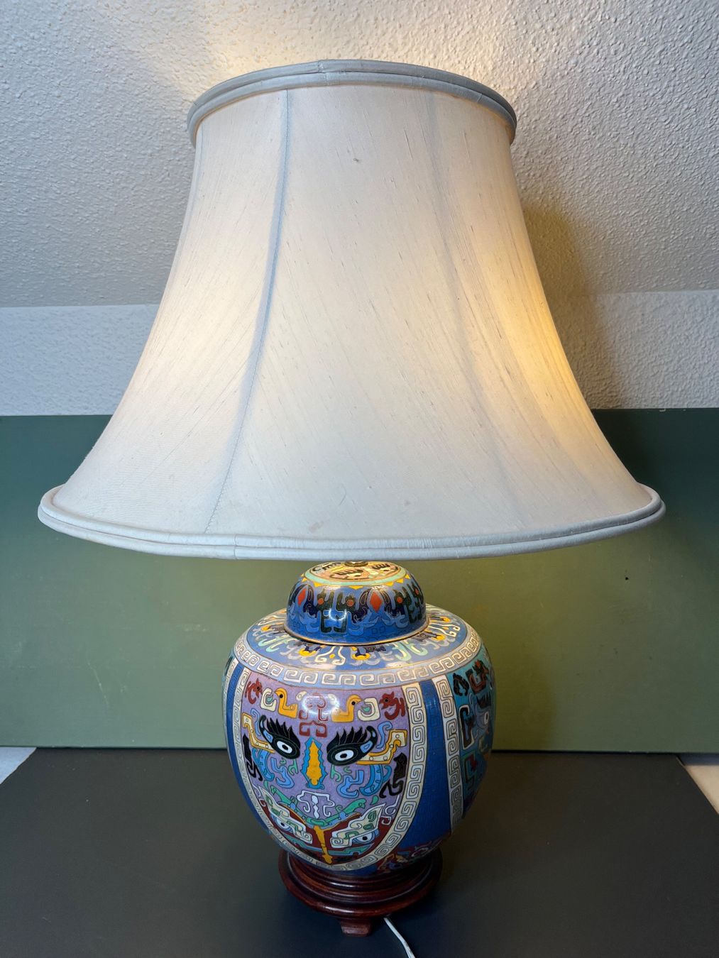 Lampade: Dekorative Tischlampe mit bemalter Keramikbasis – Usato da Otelfingen venduto da Yossi-68 1