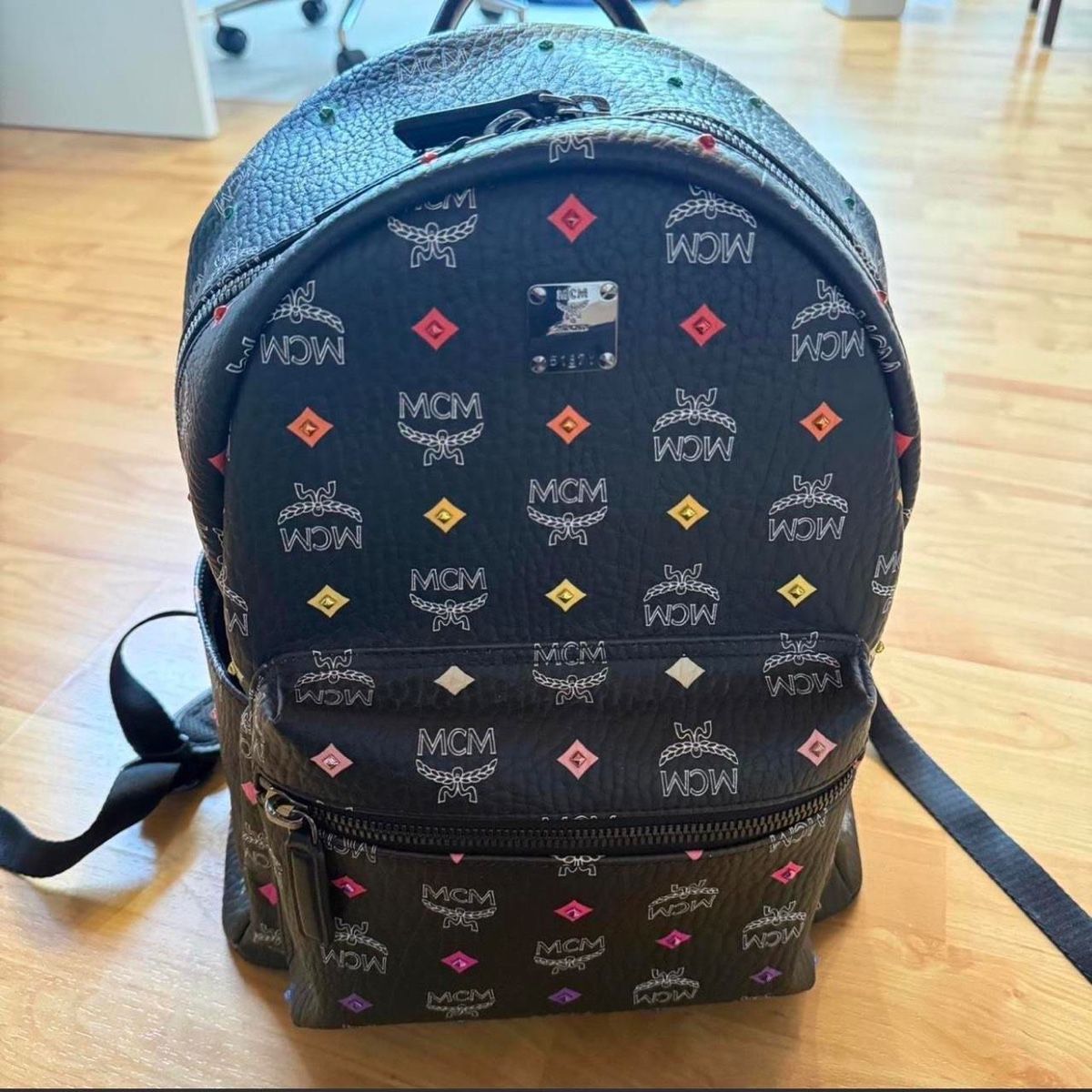 Mcm Zaini: MCM Stark Small Backpack Black Visetos Multicolor Studs RARE – Nuovo (secondo la descrizione) da Burgdorf venduto da jar_2ct5