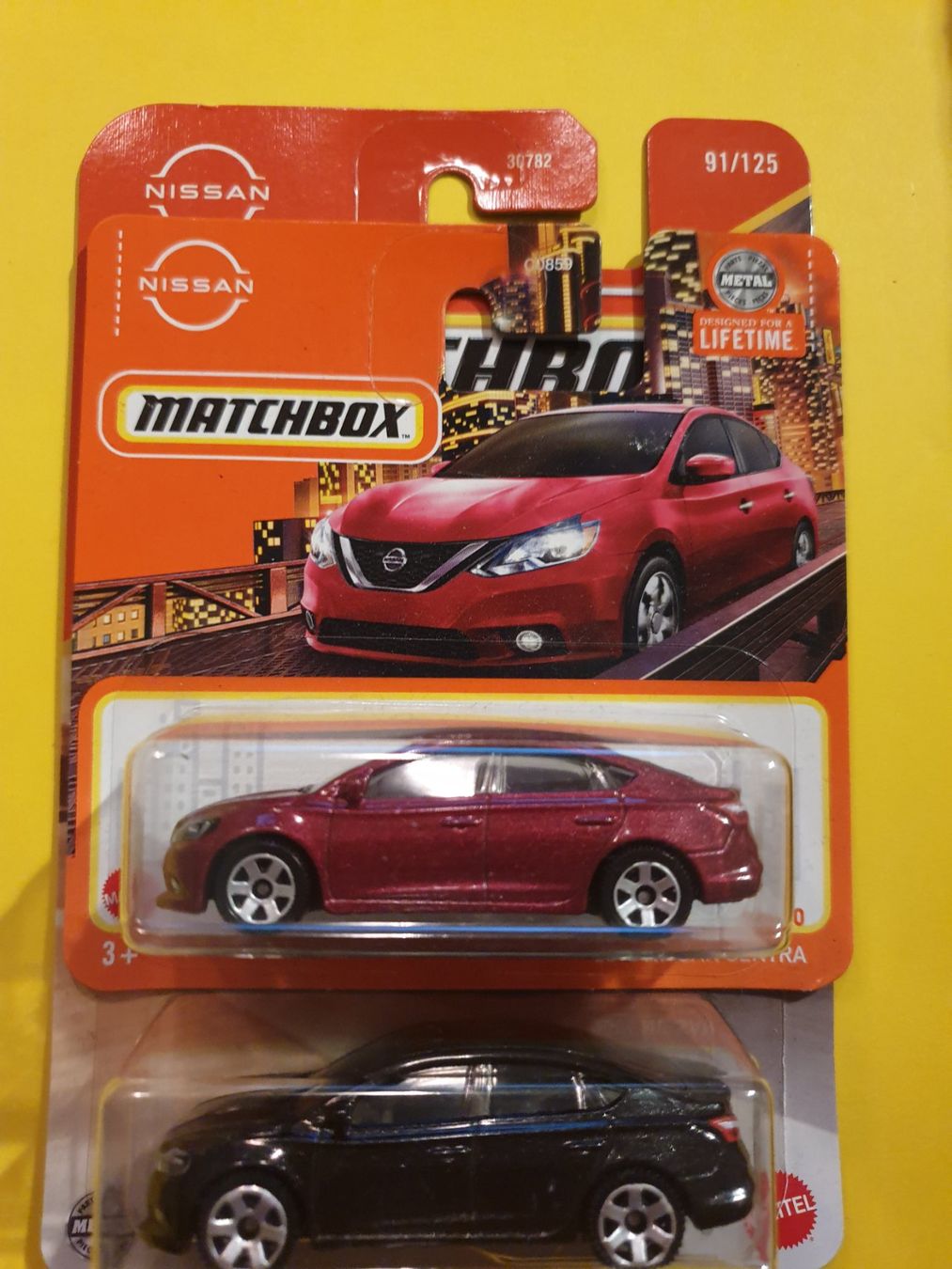 Matchbox Modellini d'auto: 2 x Matchbox 2016 NISSAN SENTRA – Nuovo e nell'imballaggio originale da Oftringen venduto da Rotor 2