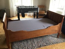 Biedermeier-Bett Kirschbaum antik, inkl. Rost und Matratze