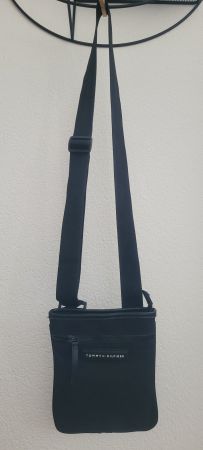Sac bandoulière Tommy Hilfiger noir comme neuf/22x18 cm