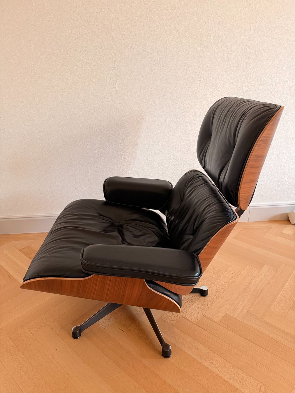 Eames Poltrone: Eames Lounge Chair Nussbaum – Usato da Zürich venduto da schmluka 4