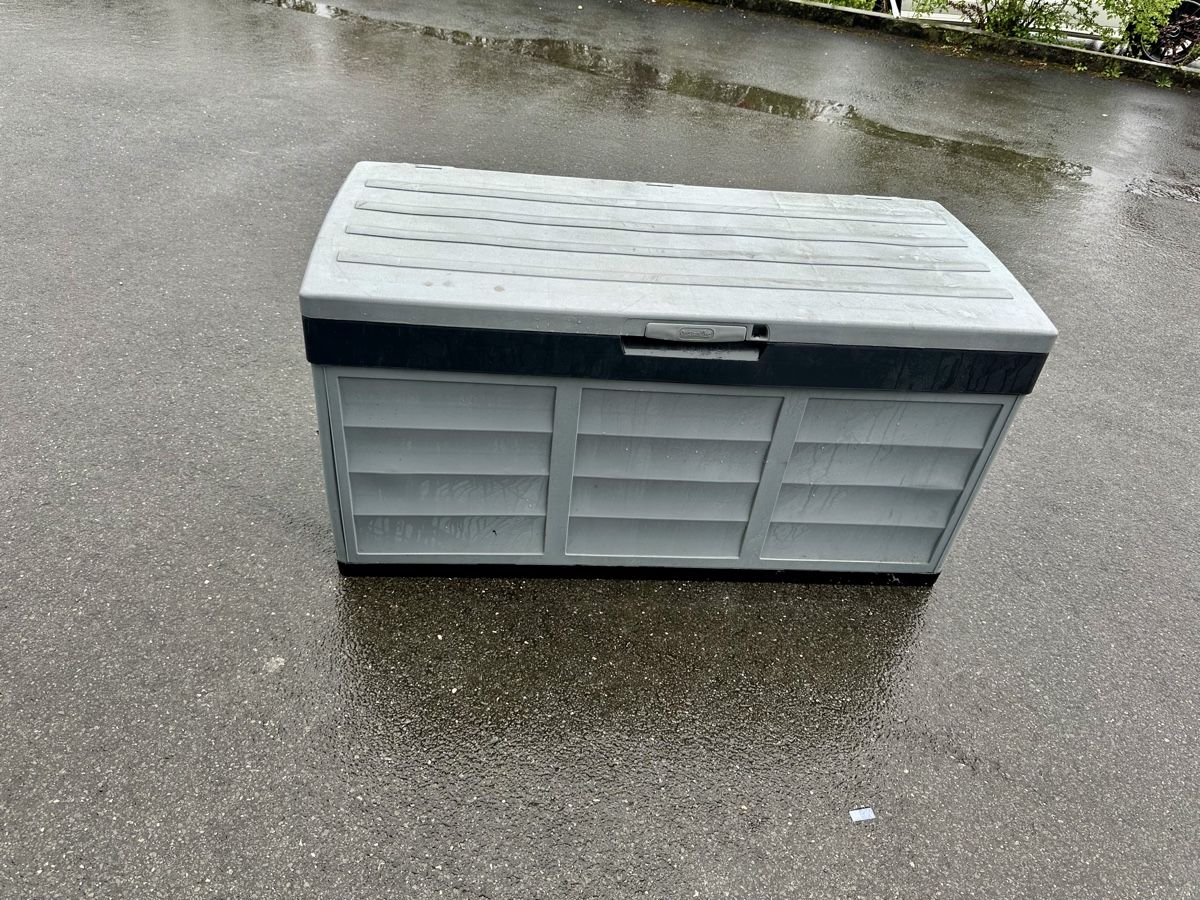 Box contenitori: Kissenbox // Gartenbox – Usato da Buchrain venduto da SATG