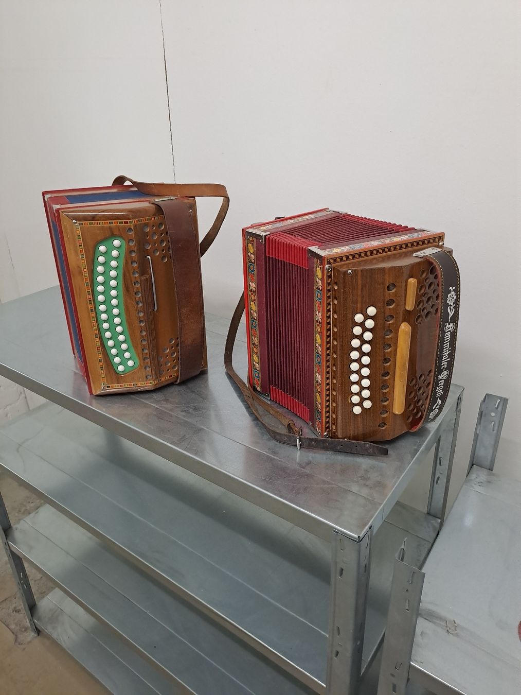 Strumenti musicali: 2 schwyzerorgeli zum verkaufen – Usato da Villeneuve venduto da BibiVintage 3