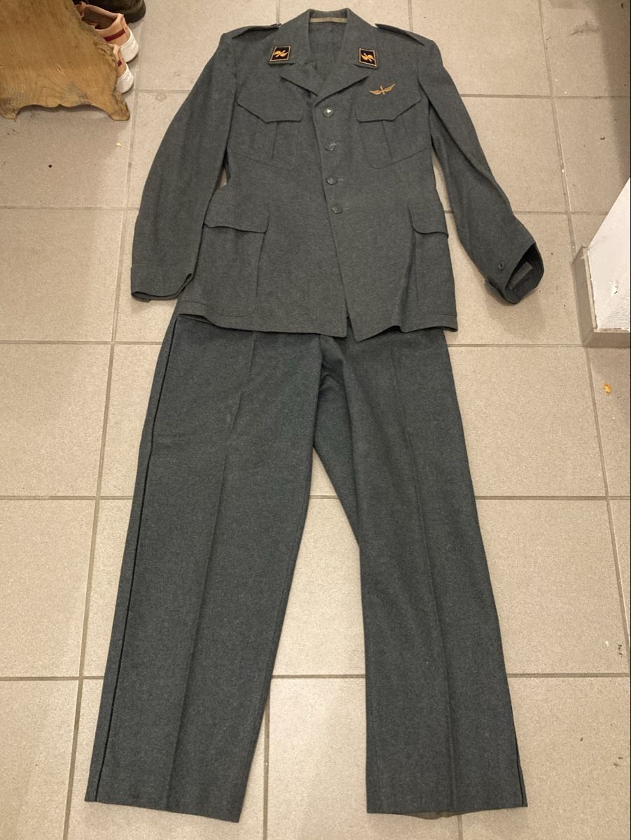 Schweizer Armee Uniformi: Uniform Pilot CH Armee 50er Jahre – Usato da Rafz venduto da Megalithiker
