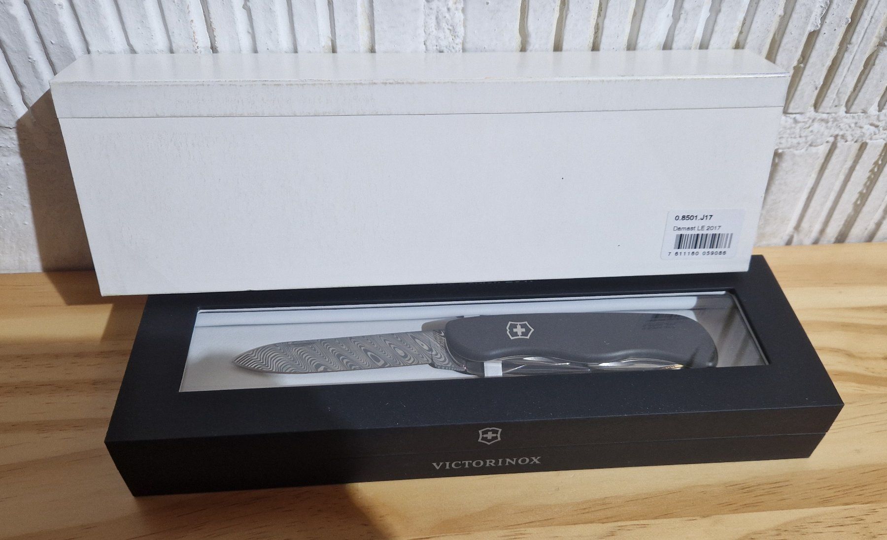 Coltelli tascabile: Victorinox Damast 2017 – Nuovo e nell'imballaggio originale da Seedorf BE venduto da Stibutz 2