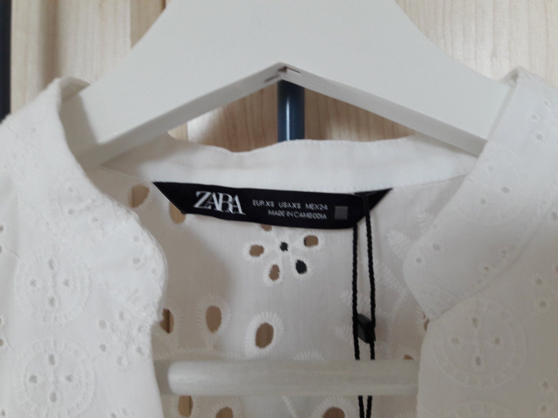 Zara Camicette: Bluse weiss ZARA Grösse XS – Nuovo (secondo la descrizione) da Weier im Emmental venduto da Melinda_98 2