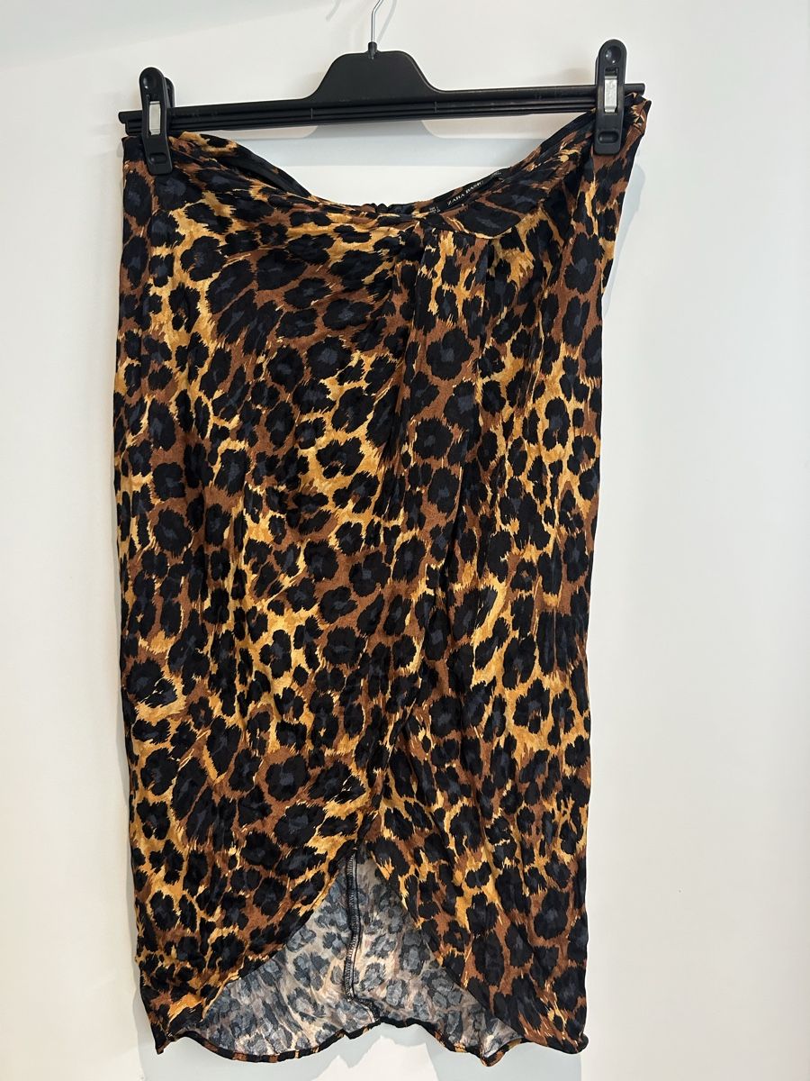Zara Gonne: Rock Zara Basic Animal Print Grösse L – Usato da Zürich venduto da fan_z5fl