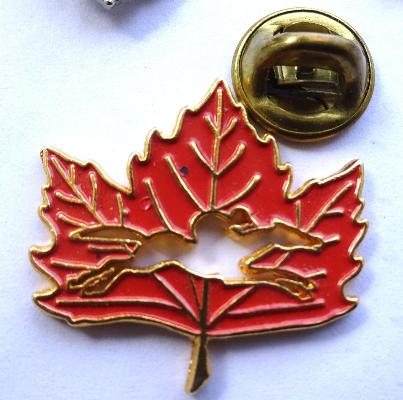 Placchette & Badge: Pin Ahornblatt PFERDERENNEN – Usato da Utzenstorf venduto da BUtter81