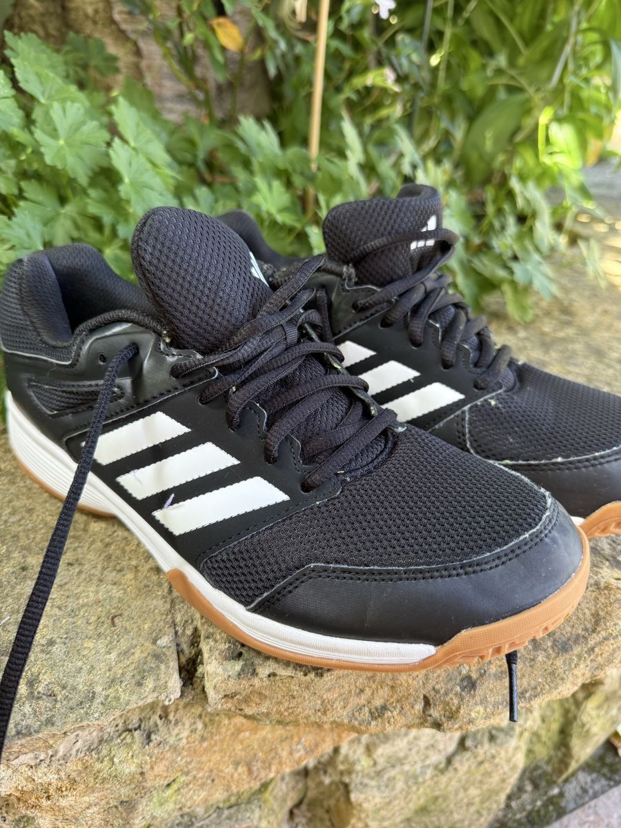 Adidas Scarpe da uomo: Hallenturnschuhe Adidas Gr. 41 1/3 – Usato da Aesch BL venduto da Shiva84