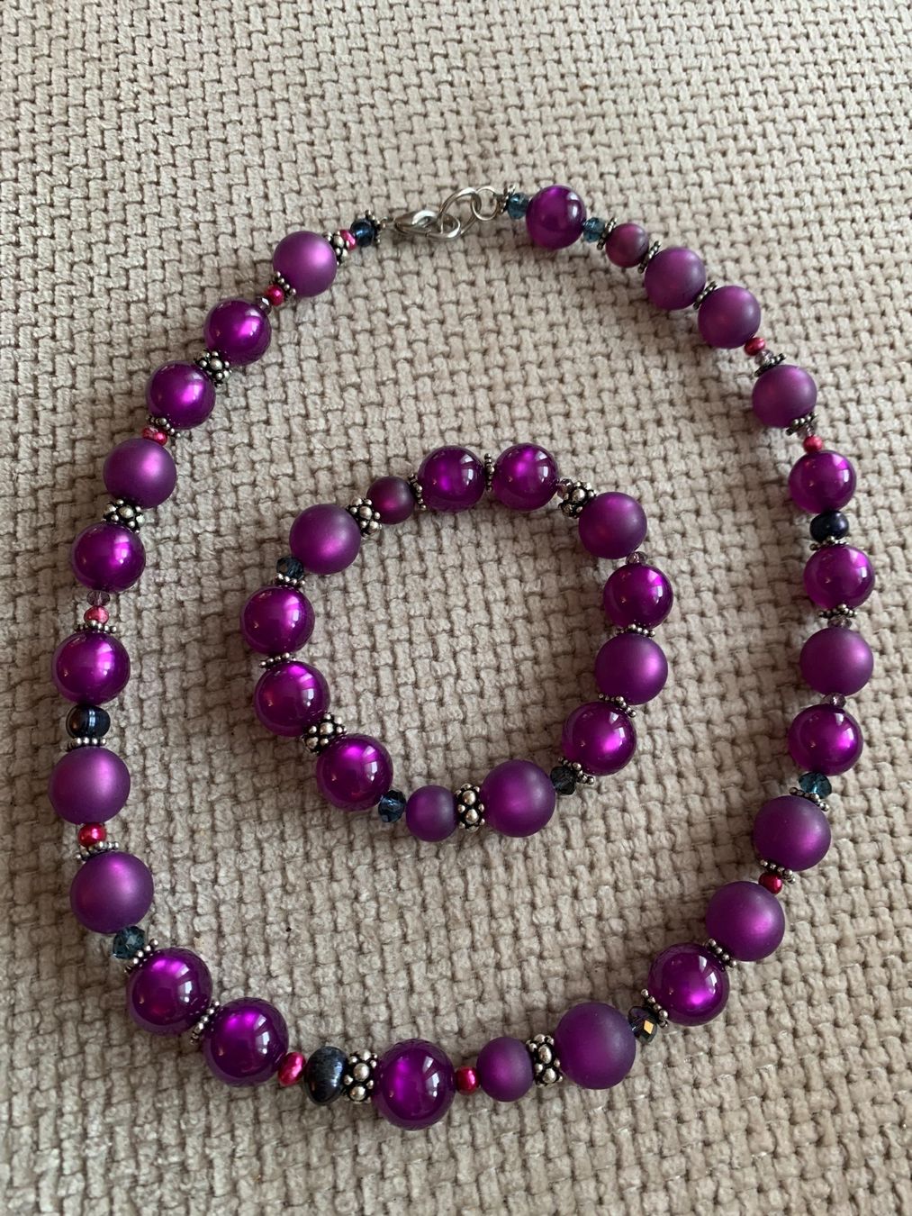 Altri gioielli: Joli ensemble collier et bracelet violet – Usato da MEYRIN venduto da Gwendo10