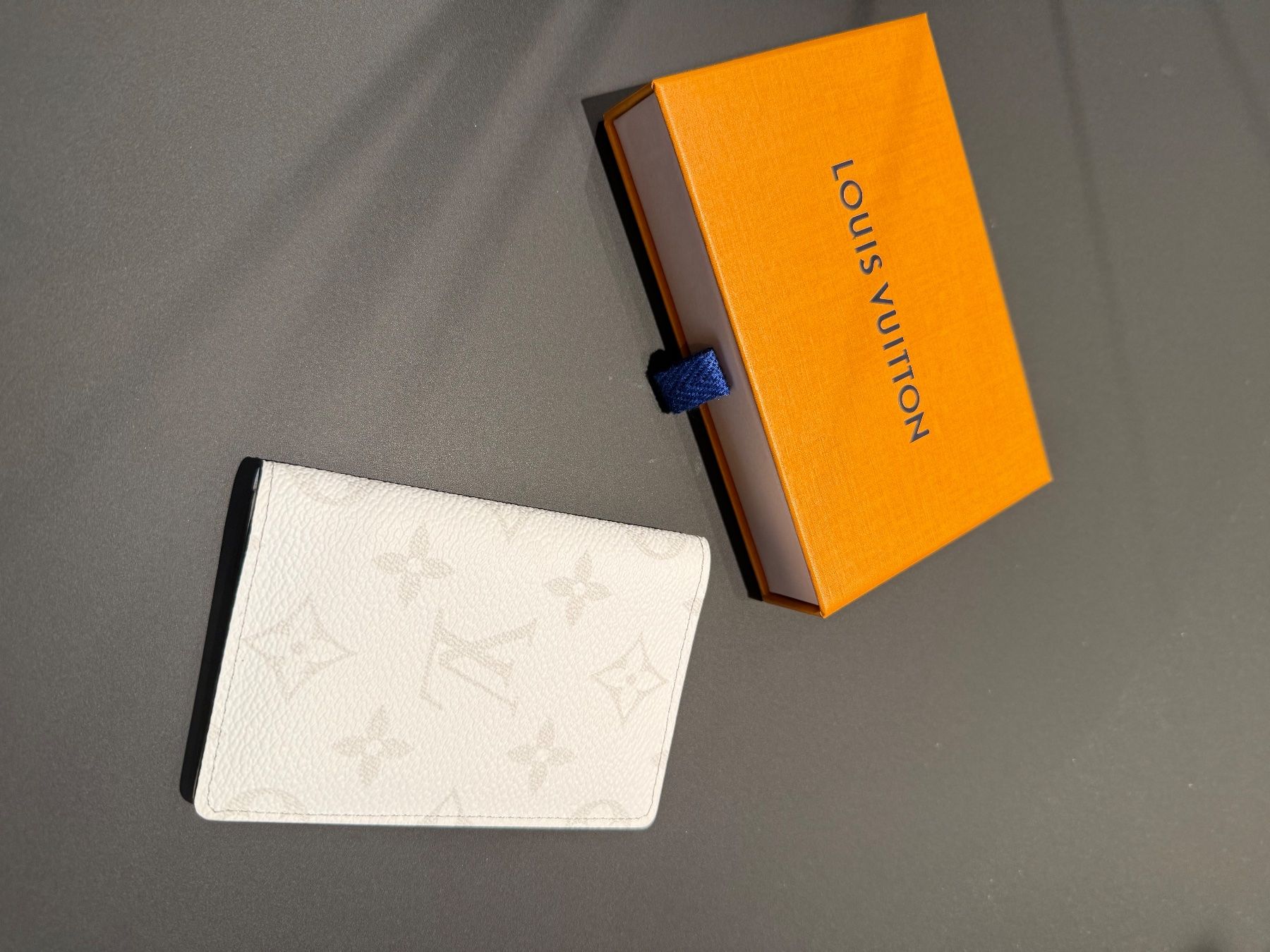 Portafogli: Louis Vuitton Taschenorganizer/ Kartenetui mit Box – Usato da Zollikofen venduto da Level_911