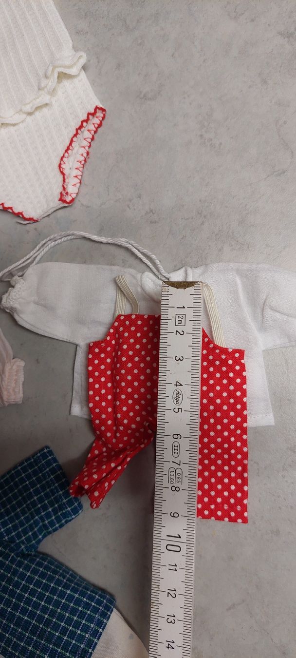 Bambole: viele kleine Puppenkleidchen – Usato da Muri AG venduto da nindo1 4