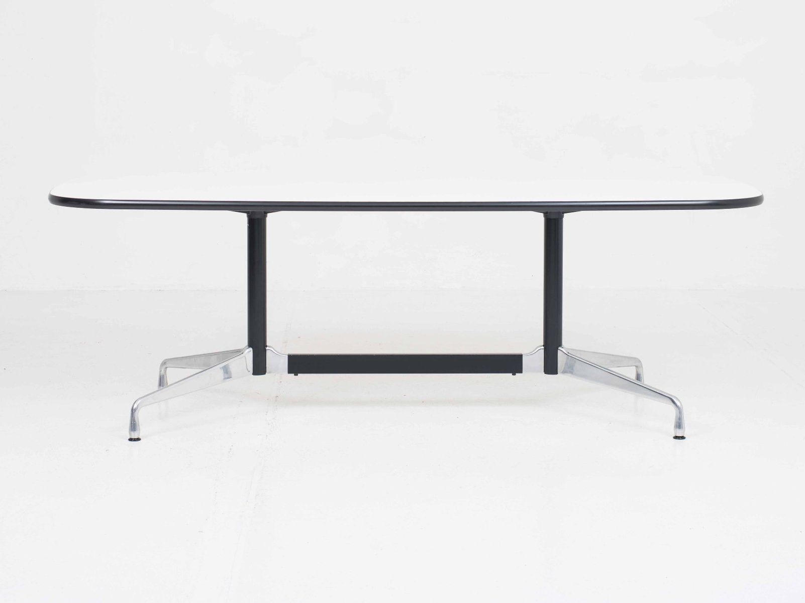 Vitra Tavoli: Vitra Segmented Table von Charles & Ray Eames – Usato da Zürich venduto da STUZH38 1