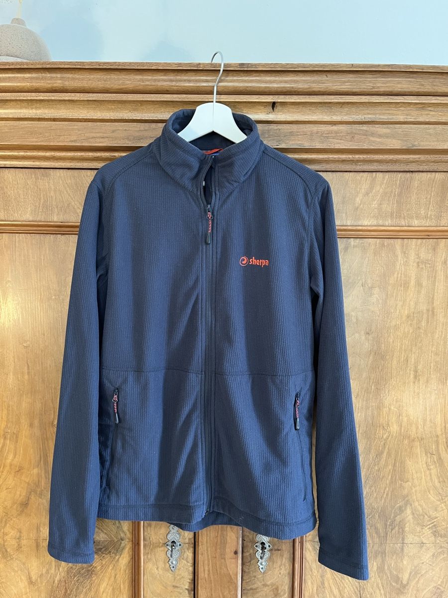 Sherpa Giacche: Fleecejacke, dunkelblau, Gr. M, Sherpa – Usato da St. Gallen venduto da Gloom22 1
