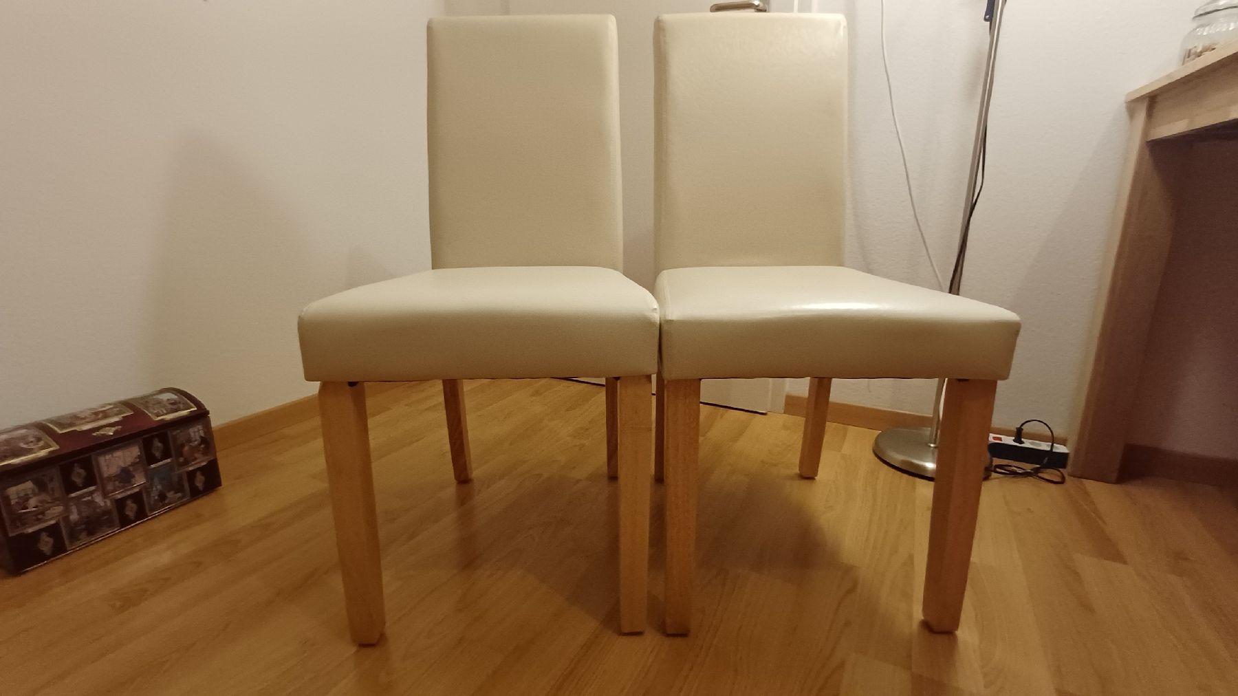Beliani Sedie: 2 Kunstleder Esszimmerstühle beige – Nuovo (secondo la descrizione) da Uster venduto da ilooma