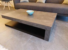 Schöner, stabiler Couchtisch - günstig abzugeben für CHF 90