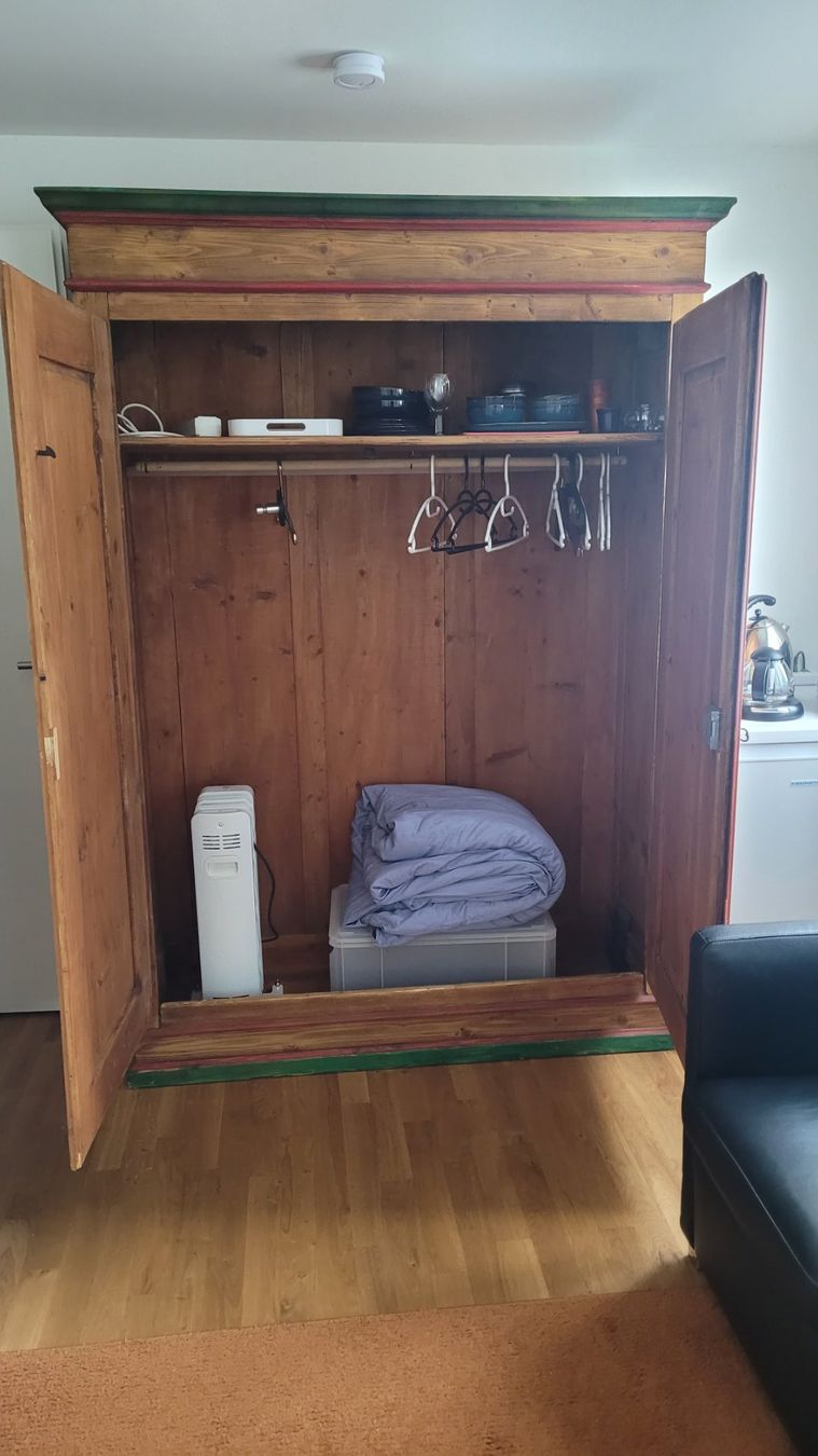 Armadi: Alter Bauerschrank "bemalt" – Usato da Mitlödi venduto da Wabo1 3