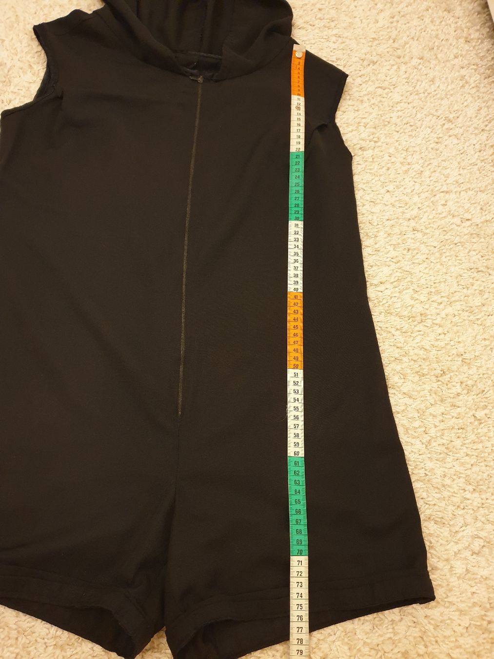 Jumpsuits: Combi-short XS, noir, avec capuche, fermeture éclair – Gebraucht aus Neuchâtel von Verenas12 4