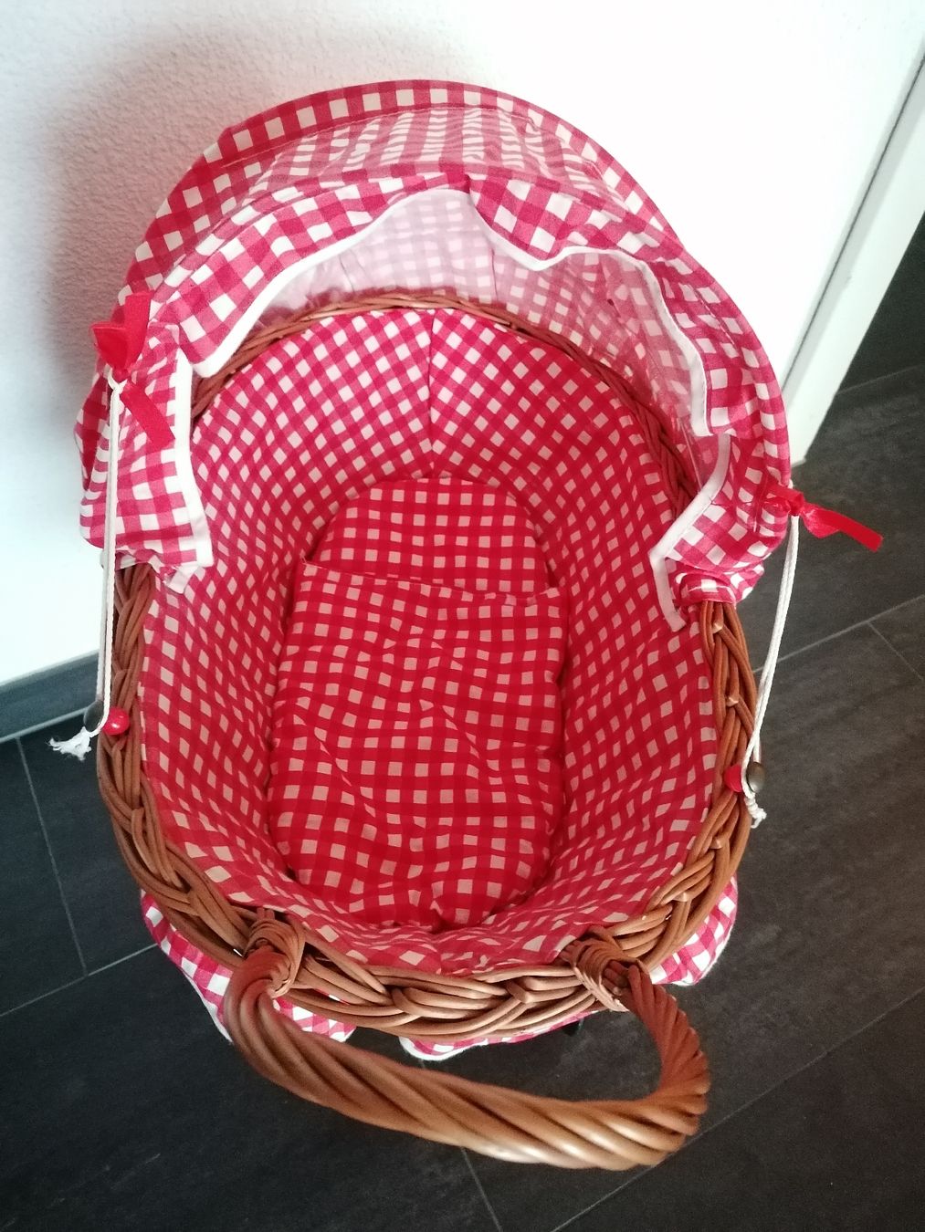 Puppenwagen: Puppen Stubenwagen – Gebraucht aus Belp von  1