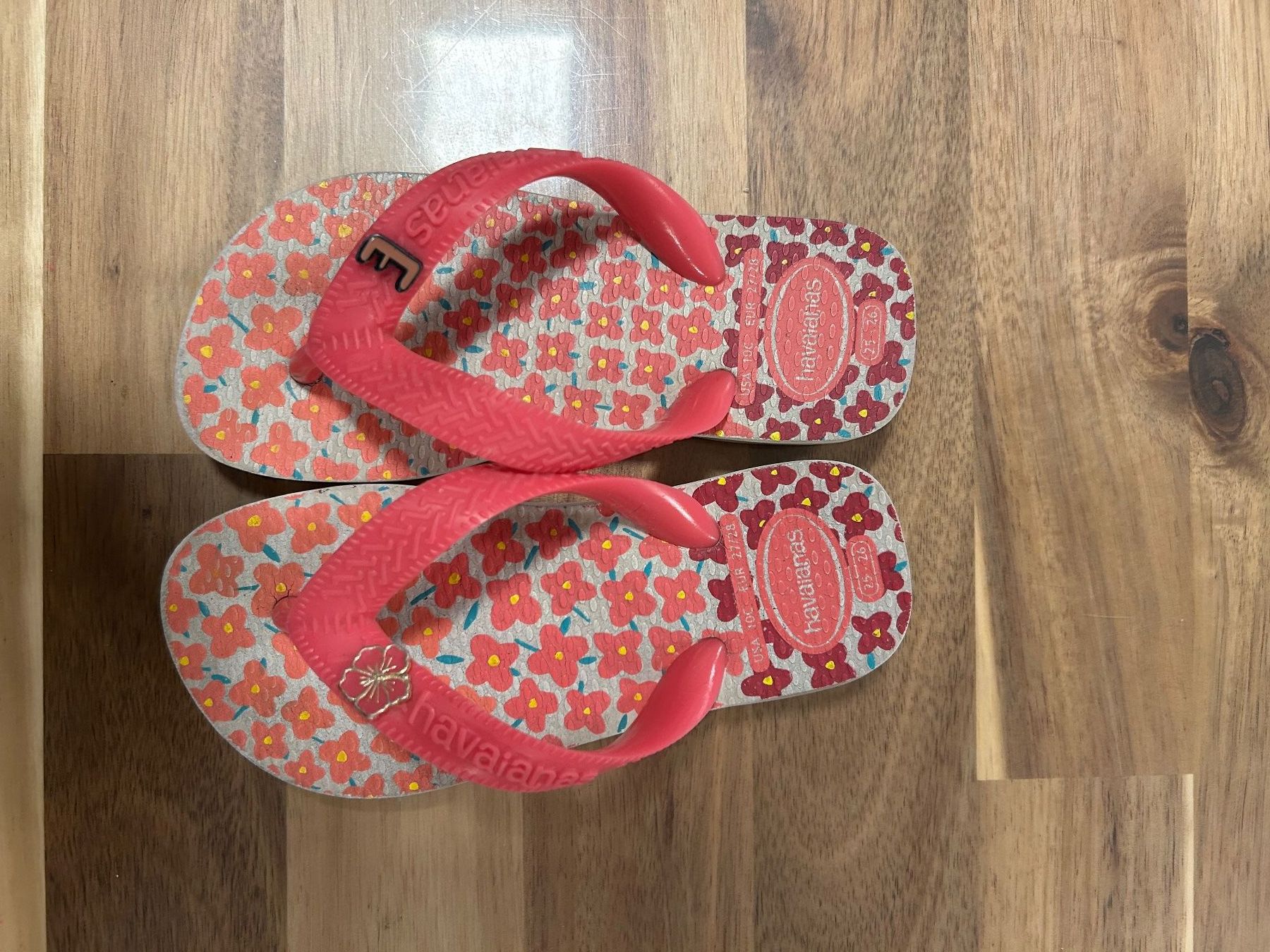 Havaianas Schuhe für Mädchen: Havaianas Flip Flops, Grösse 25-26, Blumenmuster – Gebraucht aus Würenlingen von meadc