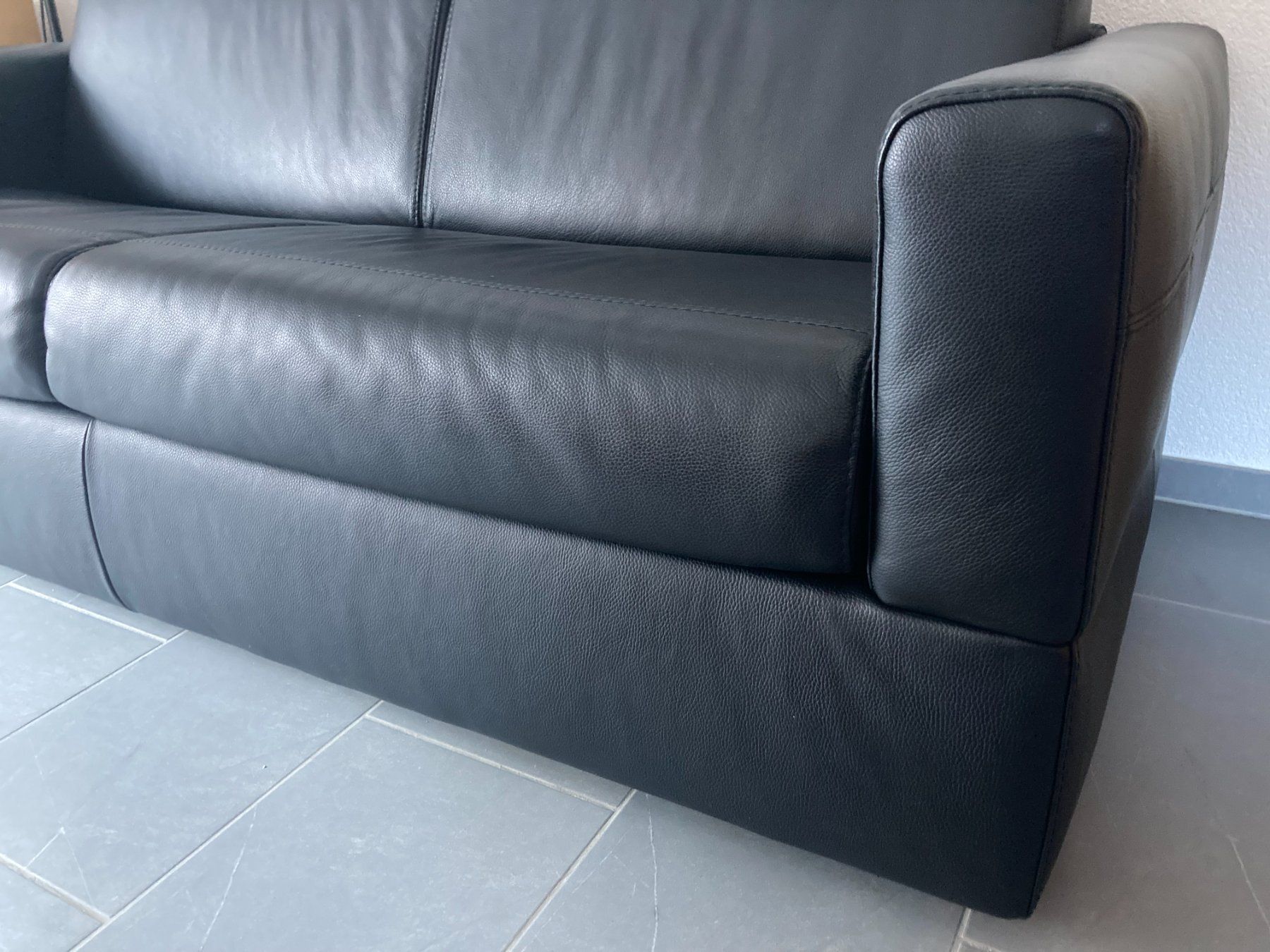Divani: Ledersofa / Bettsofa, echtes Leder – Usato da Wiler (Lötschen) venduto da pare2012 2