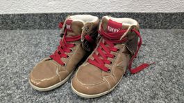 Braune, gefütterte Kinderschuhe
