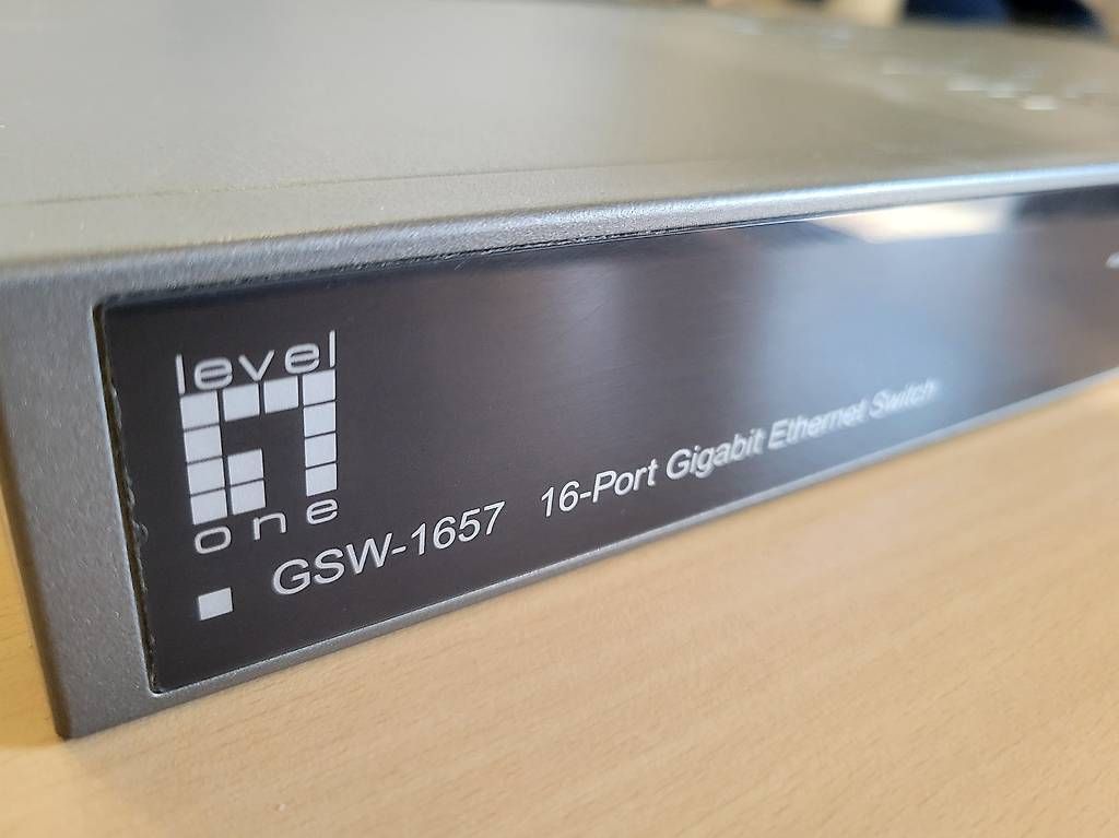 Hubs & Switches: Switch 16-Port level one – D'occasion à Möriken AG par langdesign