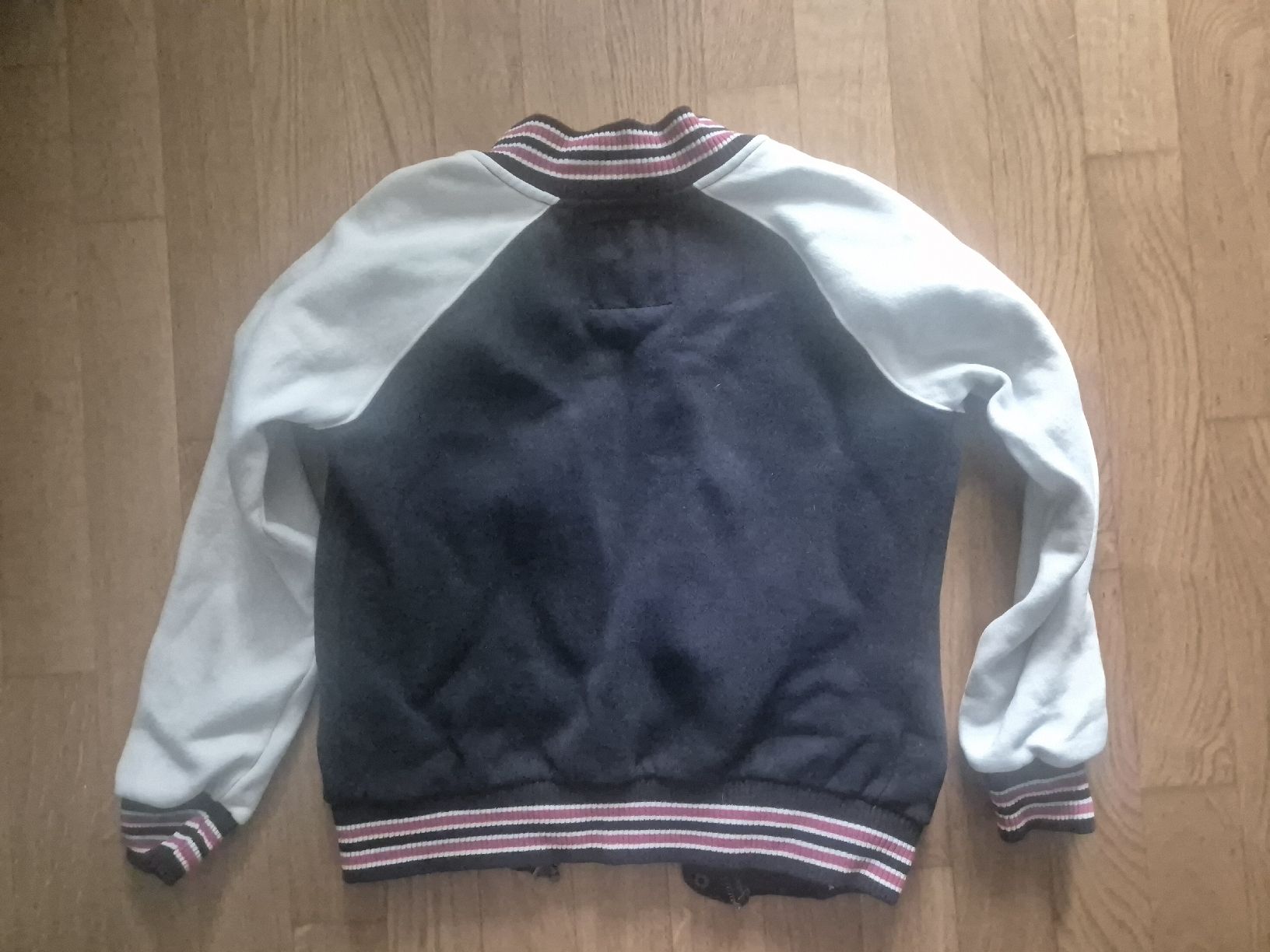 Bershka Giacche: Vintage-Style Varsity Jacket - Perfect for Autumn Days – Usato da Basel venduto da and_zvv7 1