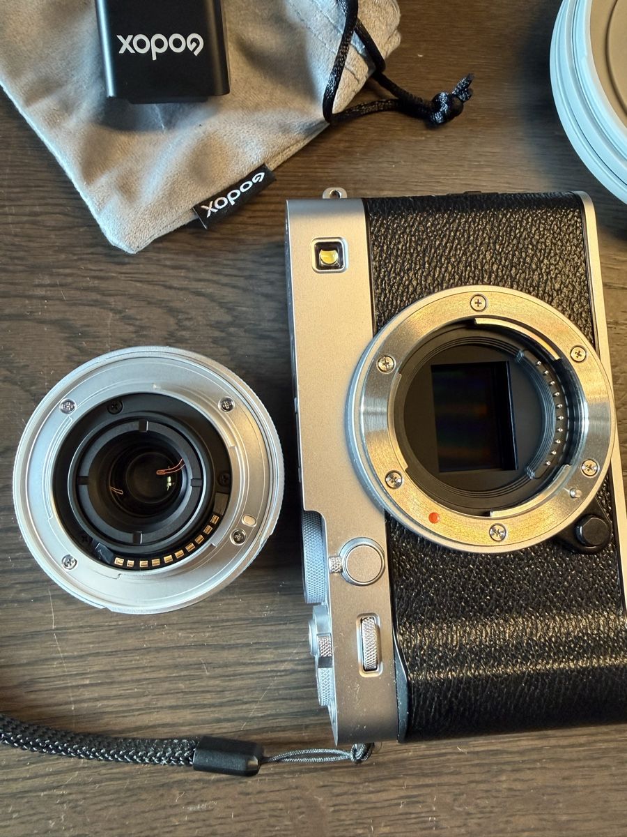Fujifilm Fotocamera: FUJIFILM XE5 KIT MIT ZUBEHÖR – Nuovo (secondo la descrizione) da Andelfingen venduto da CauroMorbo 4