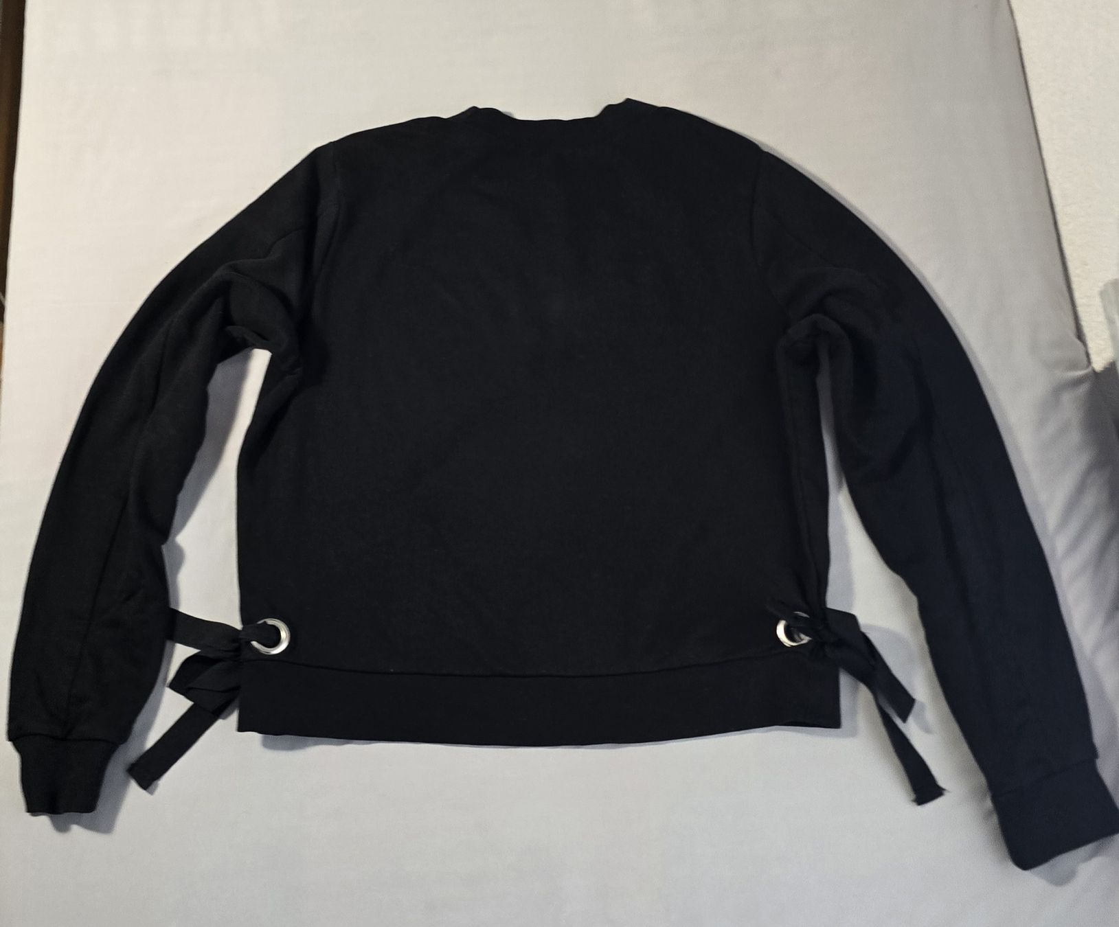 Maglioni & Felpe: Damen Pullover schwarz mit Schnürung seitlich Grösse S – Usato da Basel venduto da gin_77cv 1