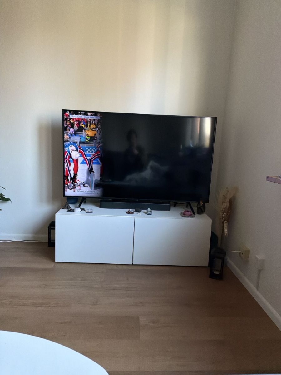 Ikea TV Möbel: TV Lowboard (IKEA Besta) – Gebraucht aus Binningen von celineemarie 1