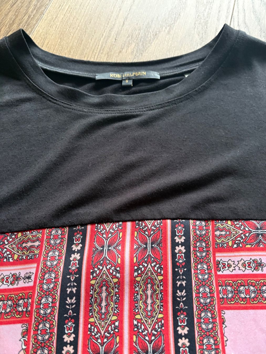 T-shirt: Kobi Halperin Top – Usato da Bern venduto da Sabischu 2