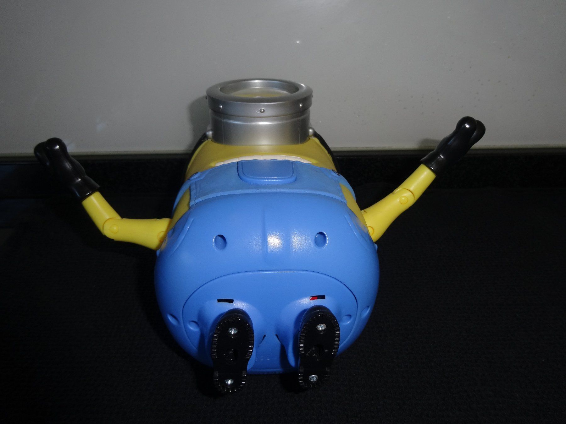 Figuren: Sprechender Minions mit Gitarre – Gebraucht aus Neerach von  3