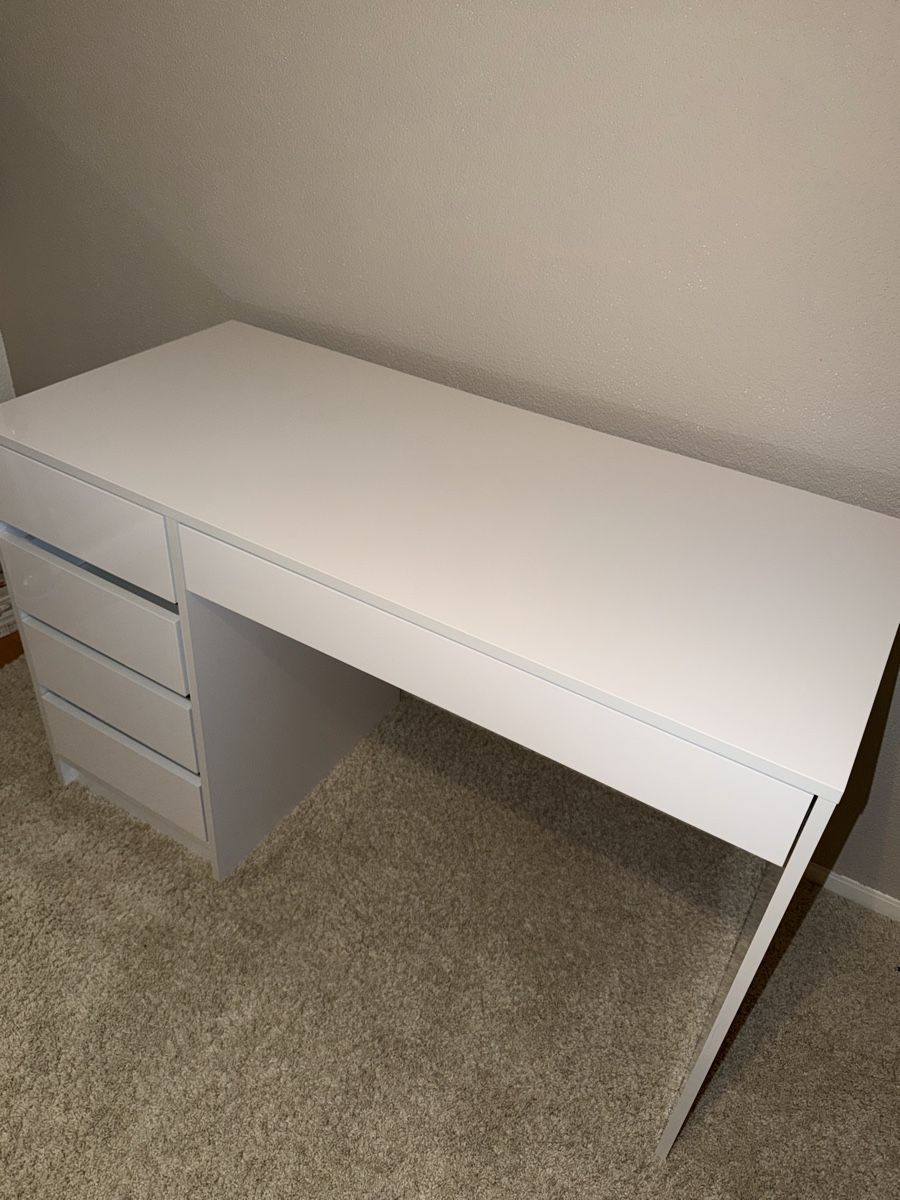 Schreibtische: White glossy desk with drawers good condition – Gebraucht aus Aarburg von ane_vp2b 1
