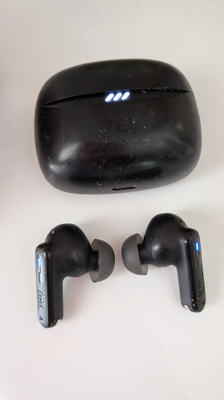 JBL Cuffie: JBL Tune Buds Bluetooth Kopfhörer schwarz gebraucht – Usato da Horgen venduto da Pondolinio