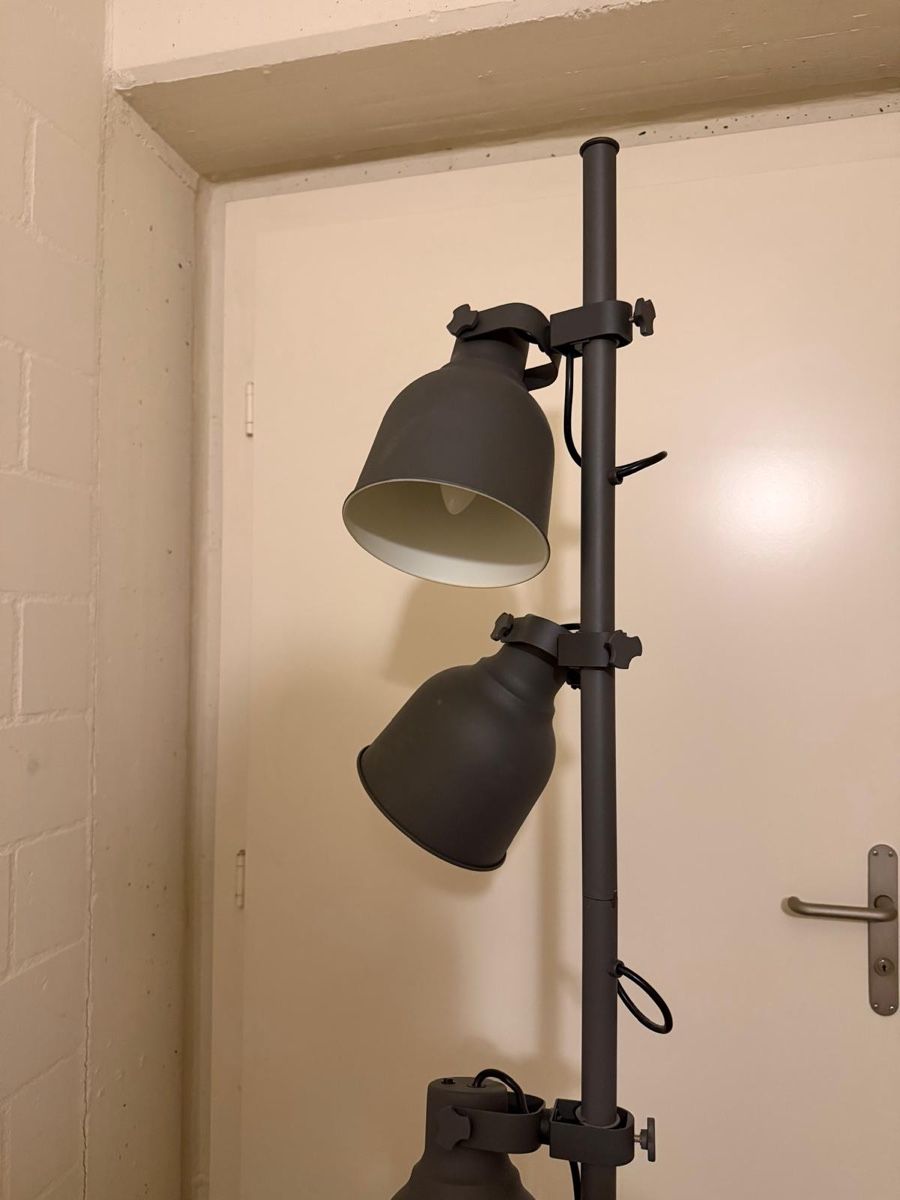 Ikea Lampade: Stehlampe grau verstellbar, IKEA – Usato da Männedorf venduto da pam_h5gv 2