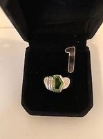 schöner Damenring in Weissgold in 18 Karat mit Peridot
