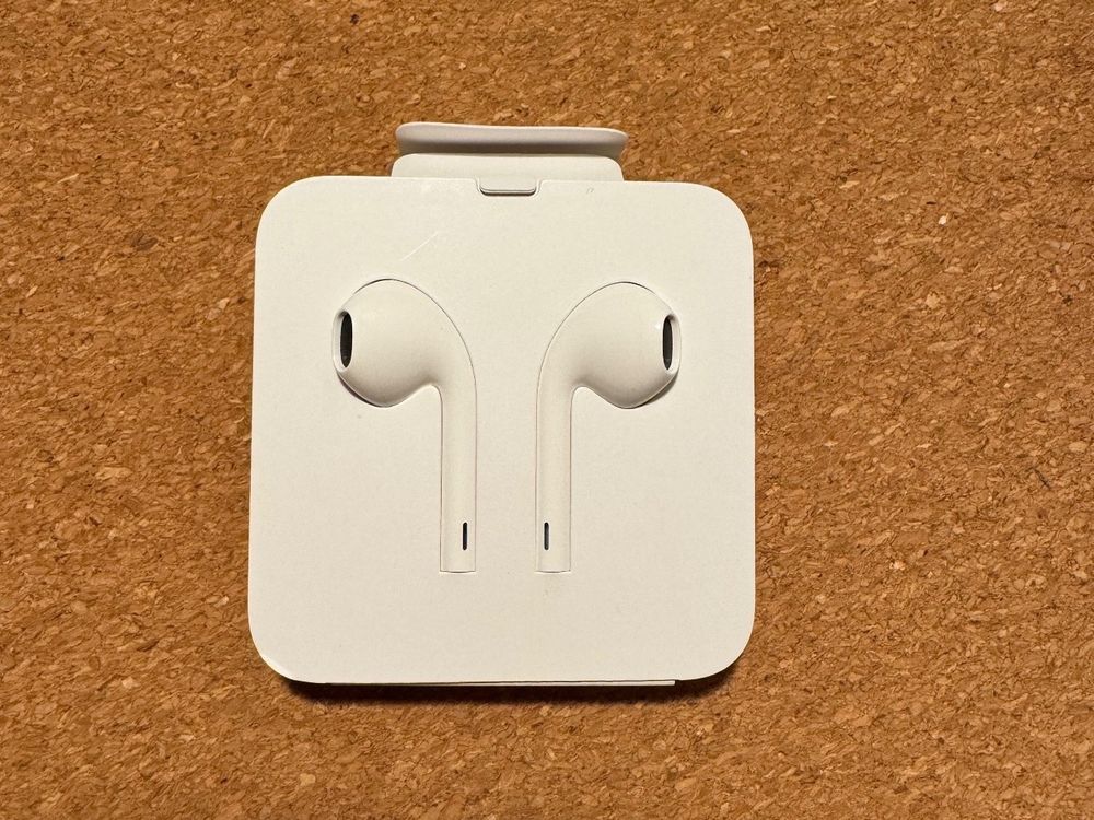 Apple EarPods Kopfhörer Headset mit Lightning neu Kaufen auf Ricardo