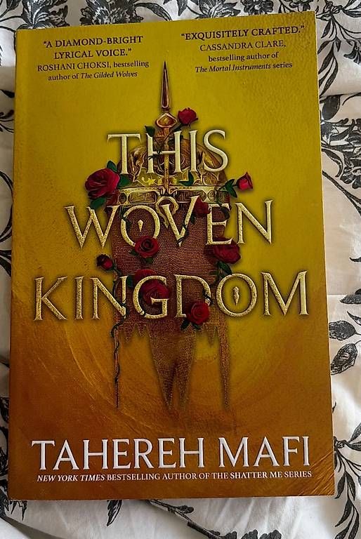 Libri: This Woven Kingdom - Tahereh Mafi – Nuovo e nell'imballaggio originale da Glattpark(Opfikon) venduto da aal_m5w5