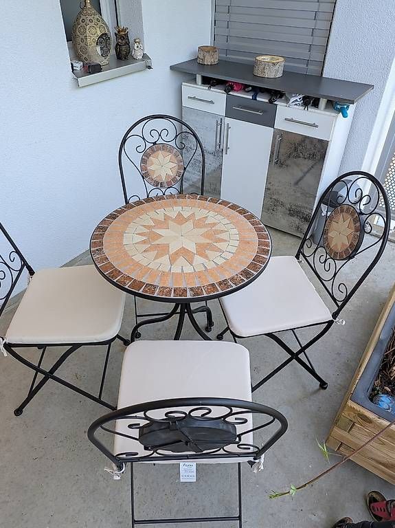 Set di tavolo e panche: Gartenmöbel / Gartenbistro – Usato da Zofingen venduto da yanik38 1
