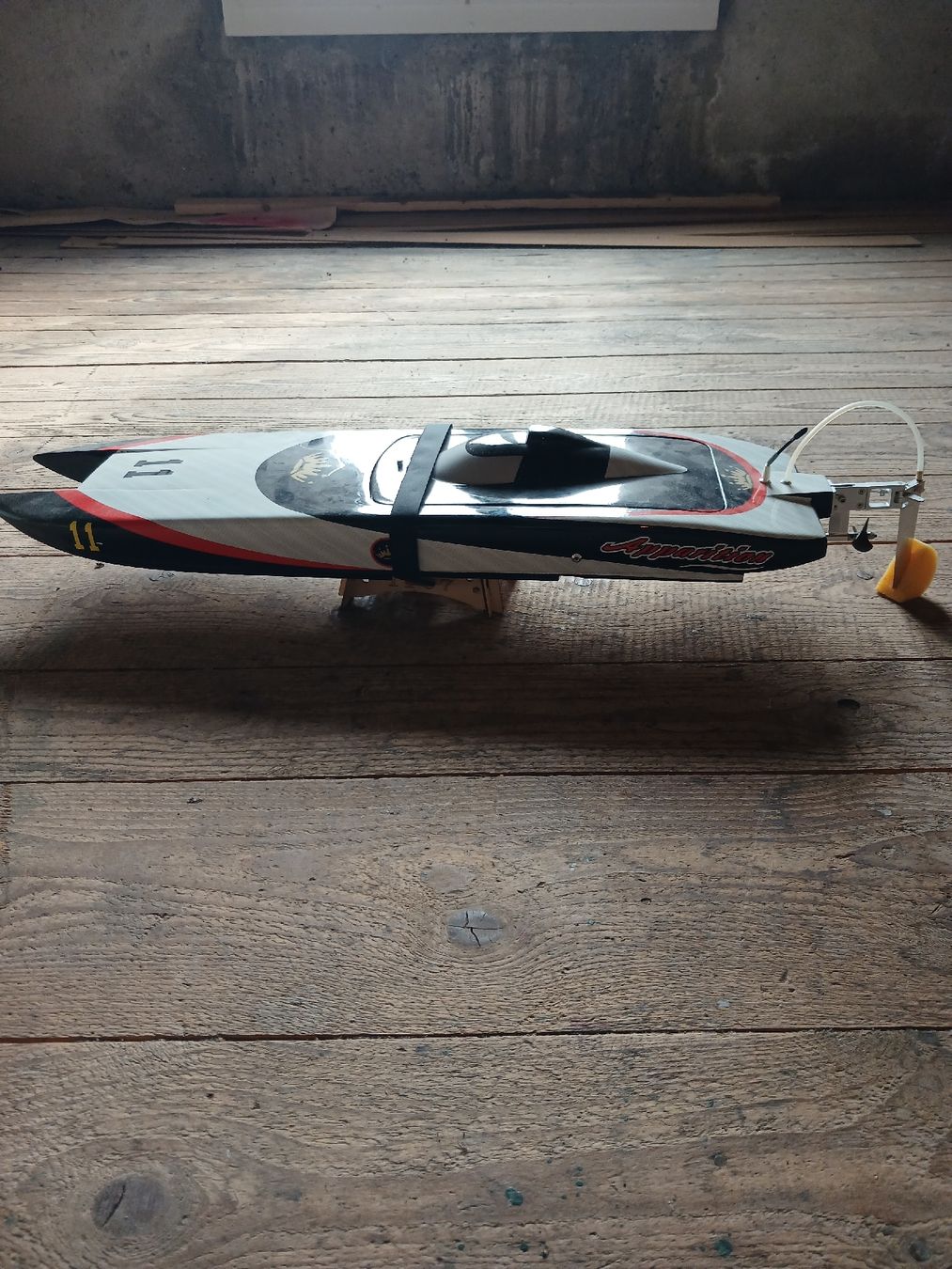 Modellismo RC: 2 bateaux rc , 9 batteries, 3 télécommandes – Difettoso da Fontaines NE venduto da Dimeh